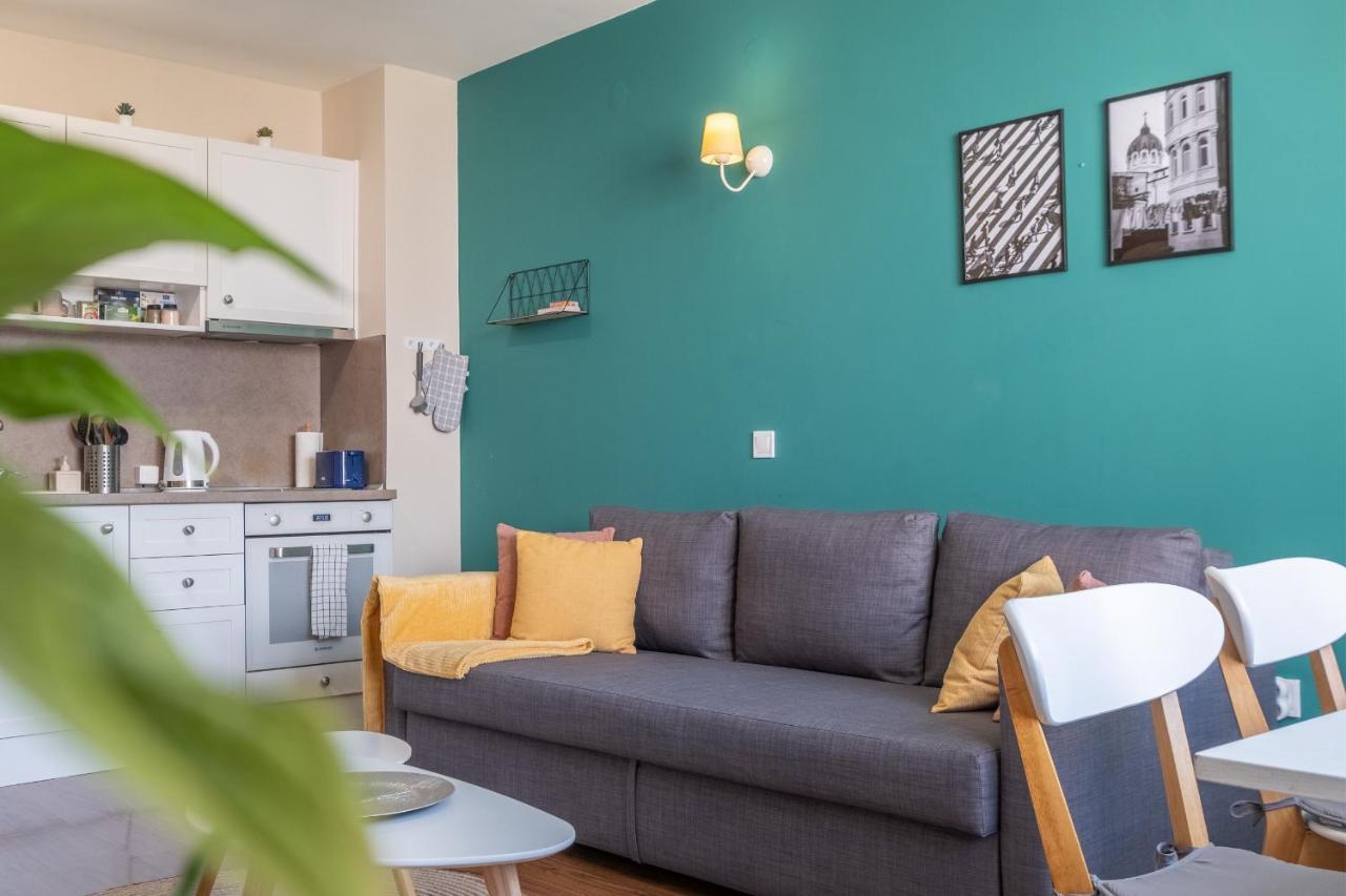 Oasis: Stylish Retreat In The Heart Of
