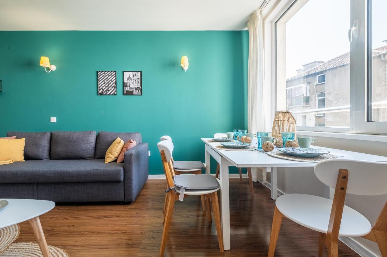 Oasis: Stylish Retreat In The Heart Of *