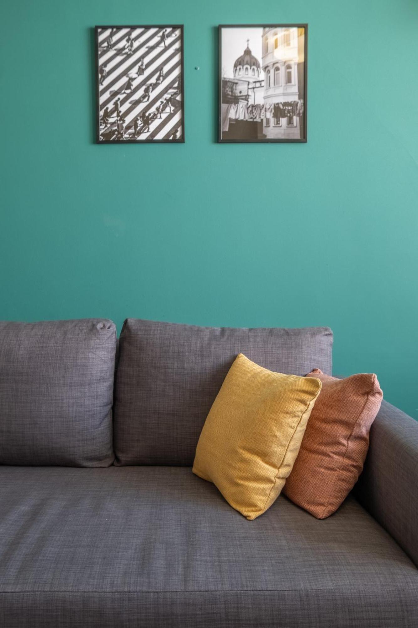 Oasis: Stylish Retreat In The Heart Of *