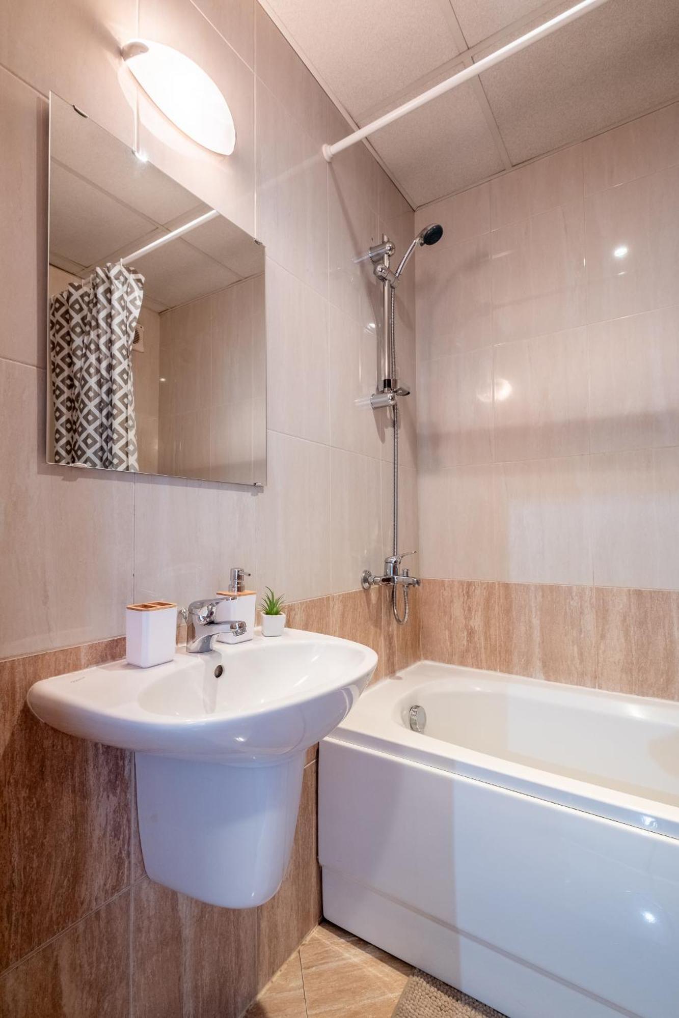 Oasis: Stylish Retreat In The Heart Of *