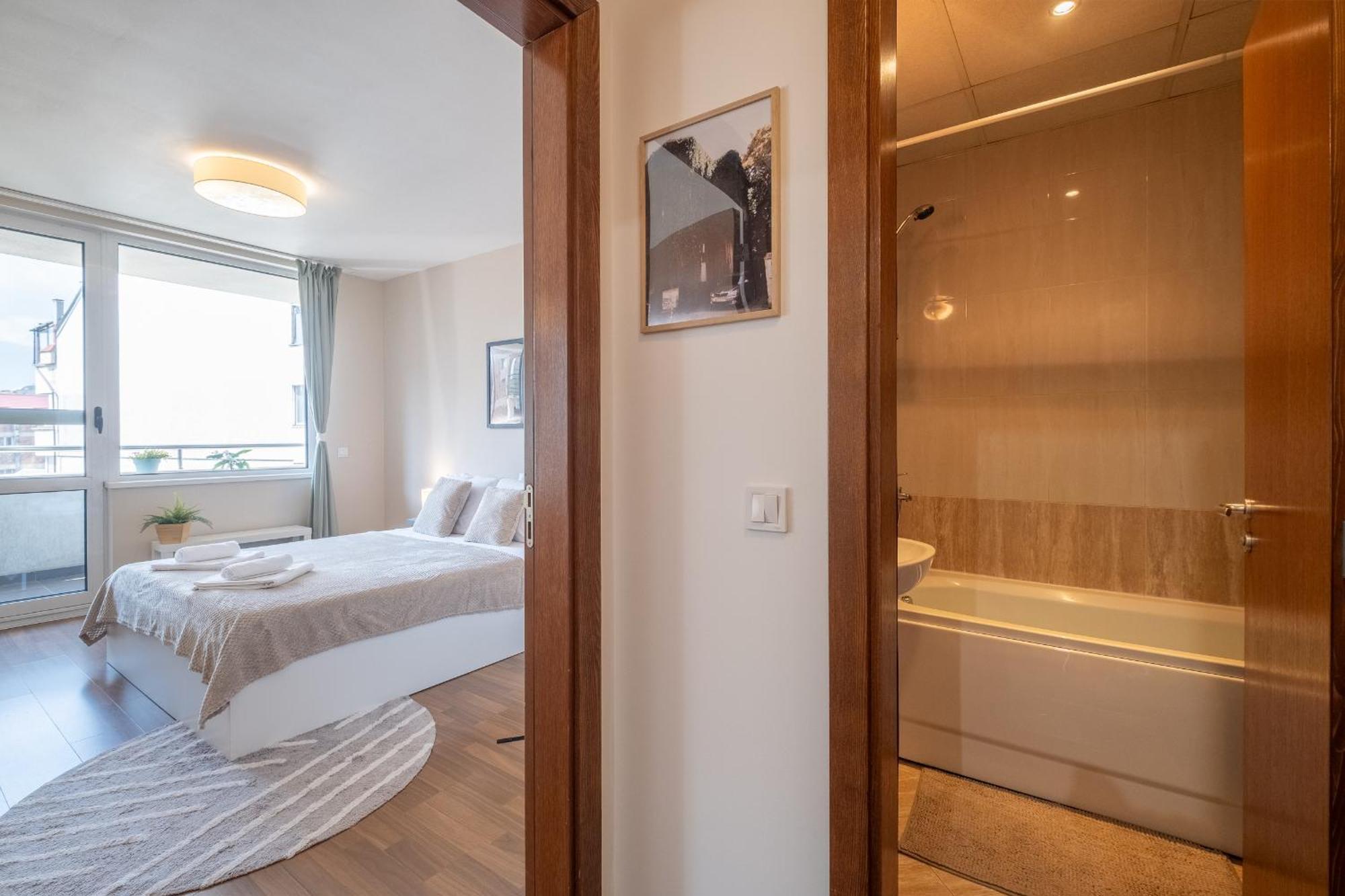 Apartament Oasis: Stylish Retreat In The Heart Of *