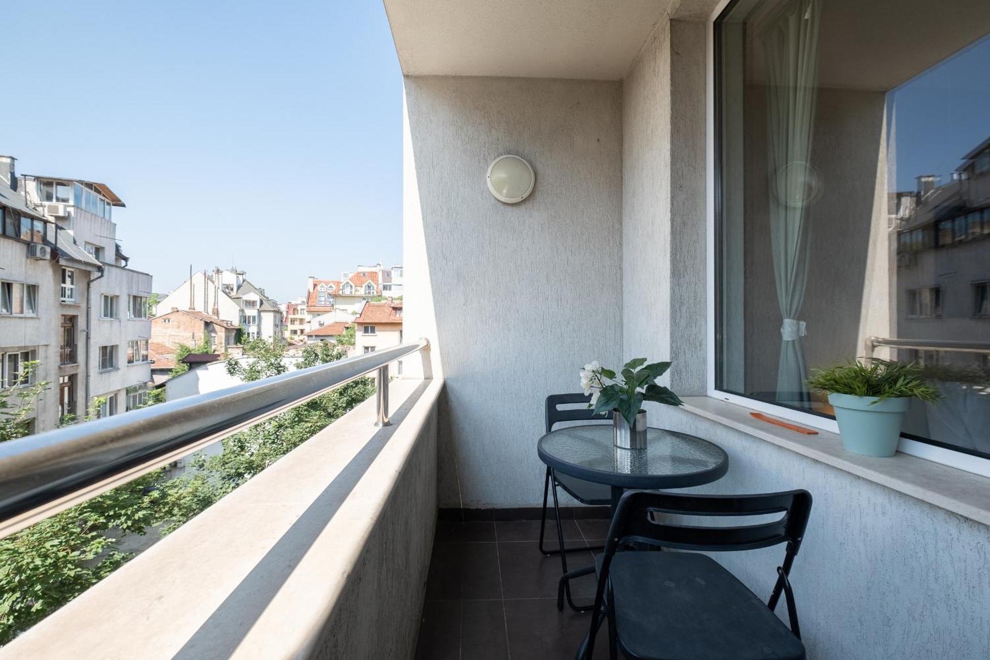 Oasis: Stylish Retreat In The Heart Of Apartament *